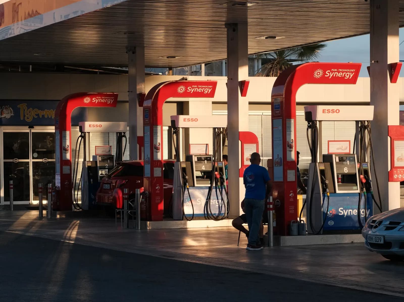 The rental car fuel trap: When “Prepaid full tank” actually costs you more